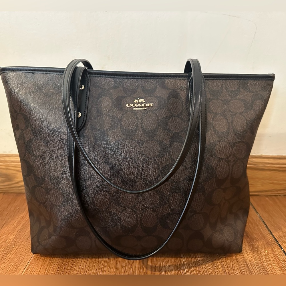 Coach Dark Brown Signature Coated Canvas and Leather Tote
100% Authantic
